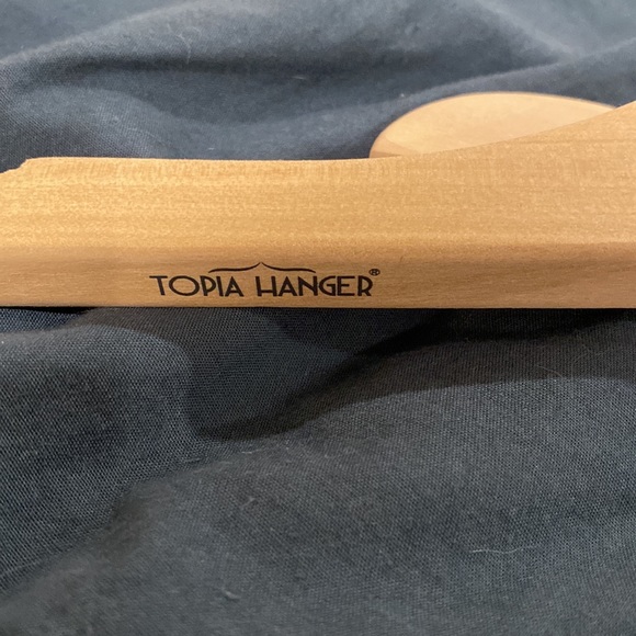 Set of 3 wooden baby/kids hangers - Picture 2 of 3